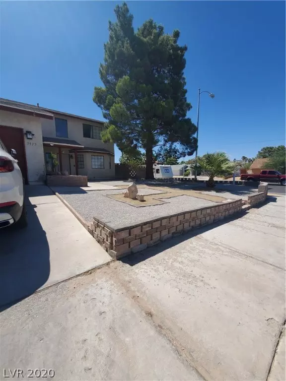 Las Vegas, NV 89119,3915 Waterford Lane