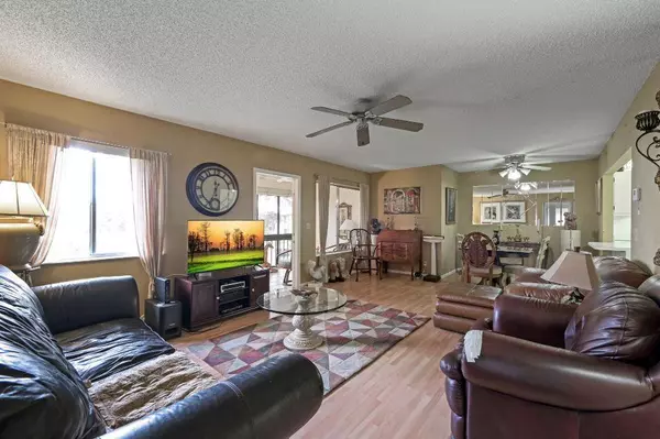 Greenacres, FL 33463,220 Pine Hov CIR B-2