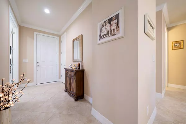 Port Saint Lucie, FL 34984,181 SE Courances DR