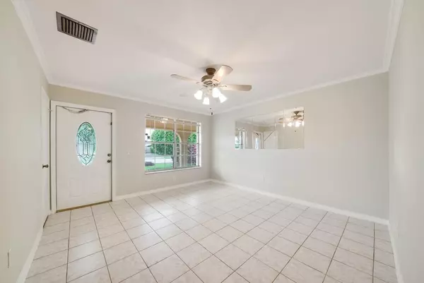 West Palm Beach, FL 33415,5123 Grant LN