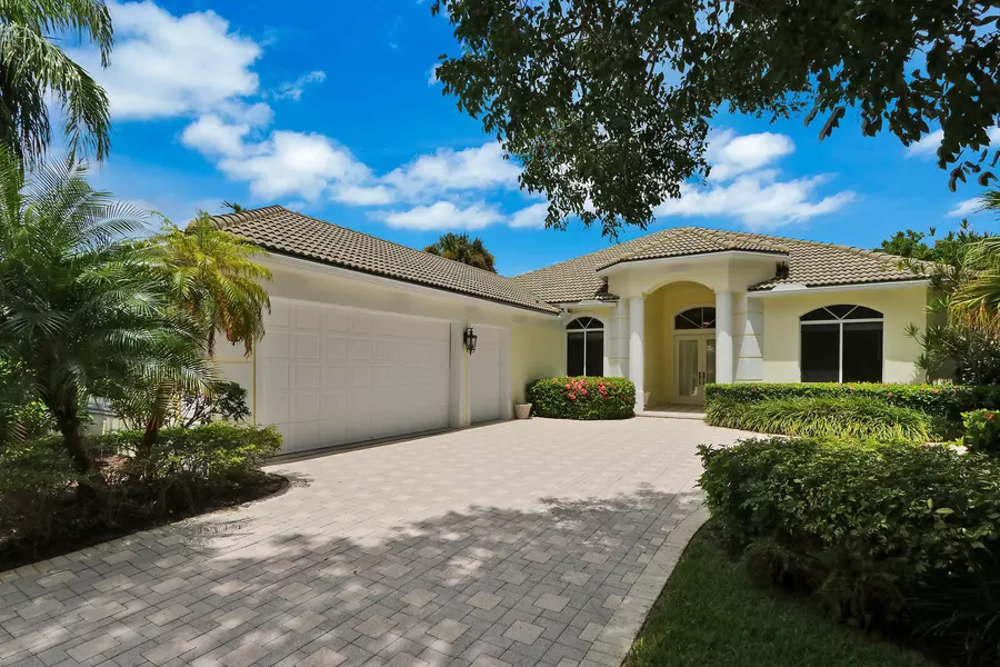 21 Bermuda Lake DR, Palm Beach Gardens, FL 33418