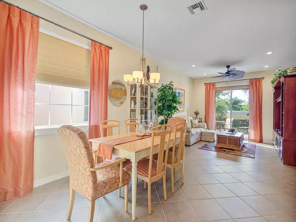 Vero Beach, FL 32966,6335 Oxford CIR 101