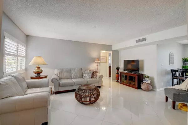 Delray Beach, FL 33484,5310 Las Verdes CIR 219