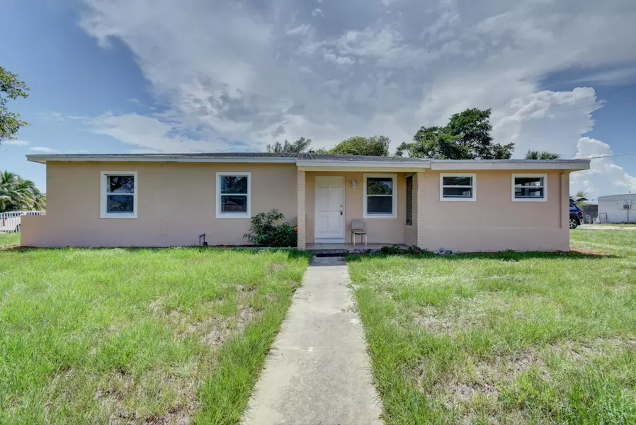 1601 S 12th AVE, Lake Worth, FL 33460