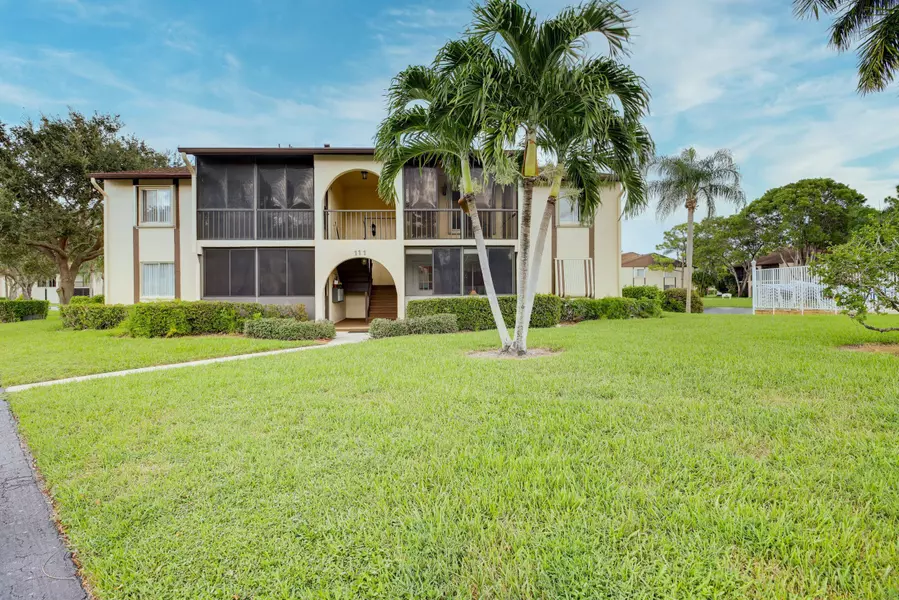 111 Lake Pine CIR D-1, Greenacres, FL 33463