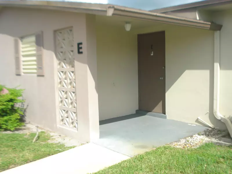 2673 E Barkley DR E, West Palm Beach, FL 33415