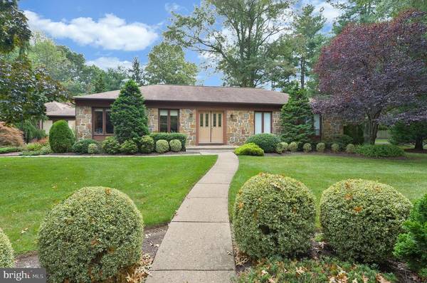 232 CARRIAGE HILL DR, Moorestown, NJ 08057