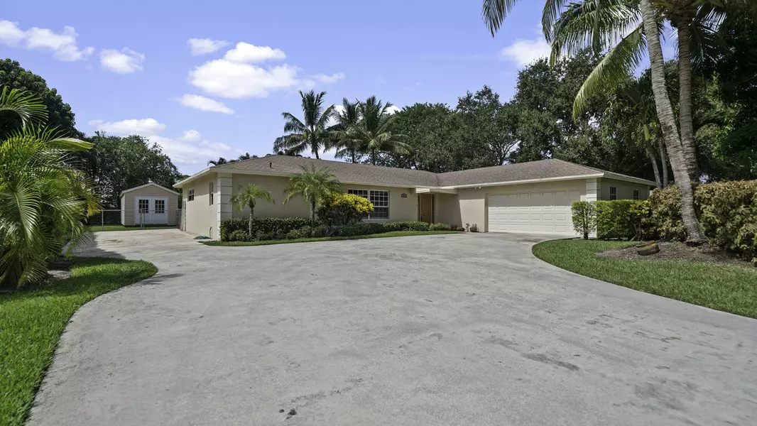 4626 Spruce LN, Palm Beach Gardens, FL 33418