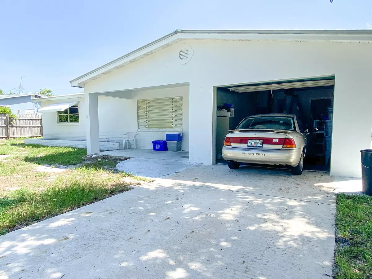 Jensen Beach, FL 34957,2548 NE Wilda ST