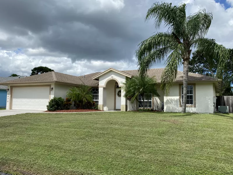 1073 SW Castaneda LN, Port Saint Lucie, FL 34953