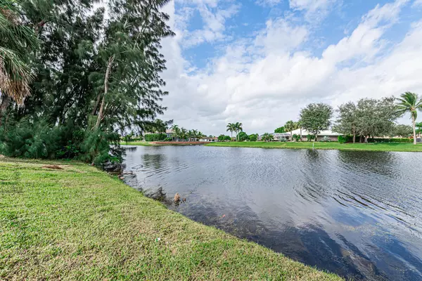 Royal Palm Beach, FL 33411,735 Hibiscus DR