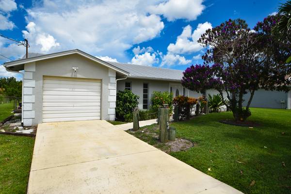 2655 SW Chestnut LN, Port Saint Lucie, FL 34983