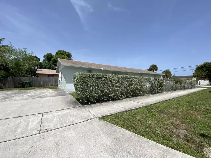 3 SW 3rd ST, Delray Beach, FL 33444