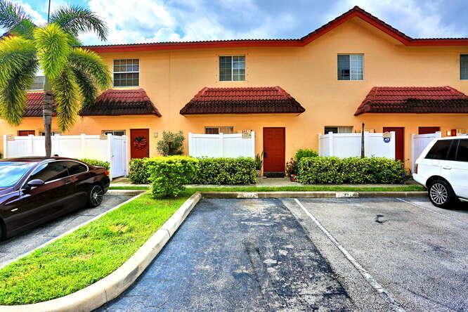 2425 NE 14th ST, Pompano Beach, FL 33062