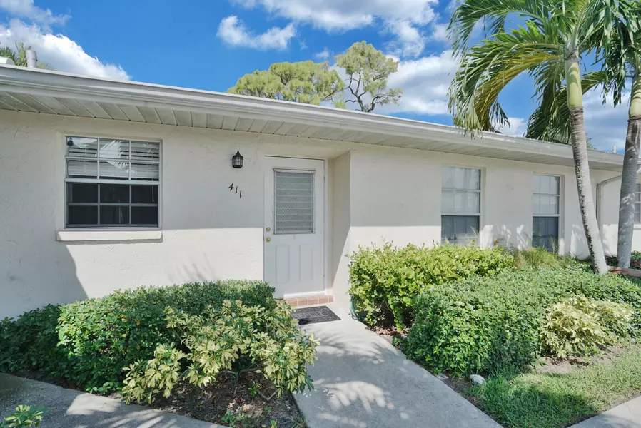 411 Bennington LN, Lake Worth, FL 33467