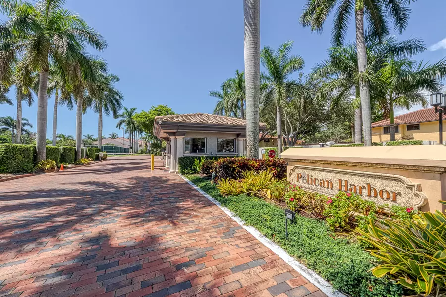 65 Pelican Pointe DR 202, Delray Beach, FL 33483