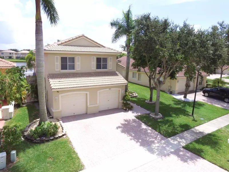 4997 Victoria CIR, West Palm Beach, FL 33409