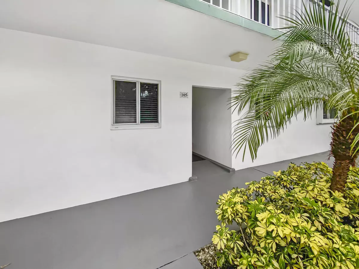 Tequesta, FL 33469,4 Garden ST 105n