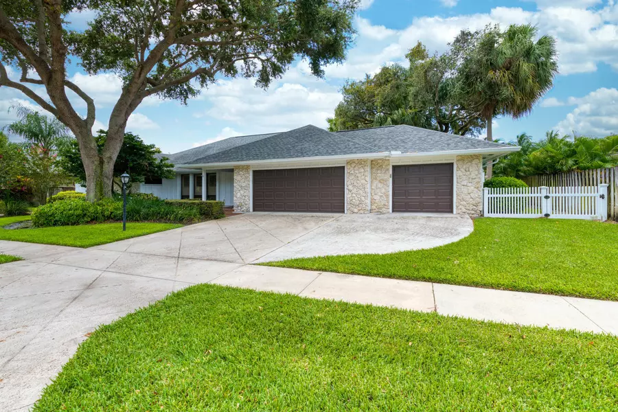 2424 Palm Harbor DR, Palm Beach Gardens, FL 33410