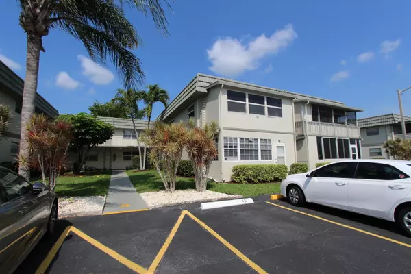 Delray Beach, FL 33446,212 Monaco Way E 212