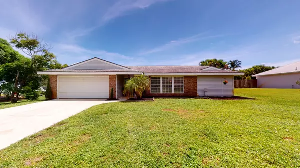 1068 NE Green Lawn DR, Jensen Beach, FL 34957