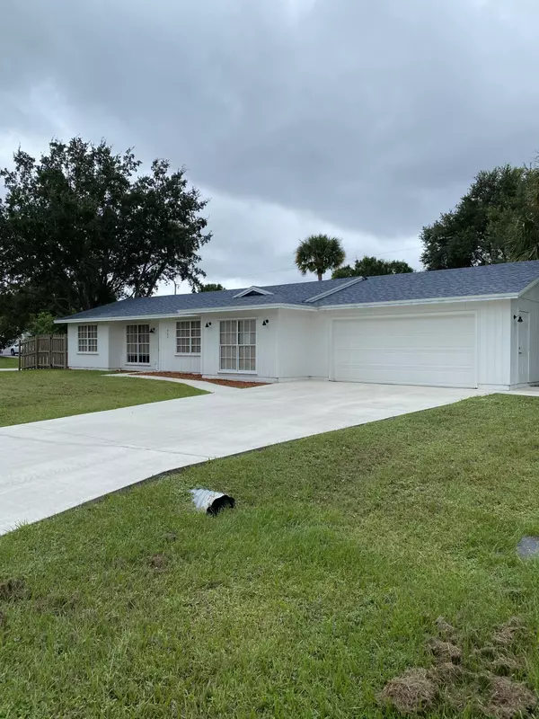 902 SW Gaitor AVE, Port Saint Lucie, FL 34953