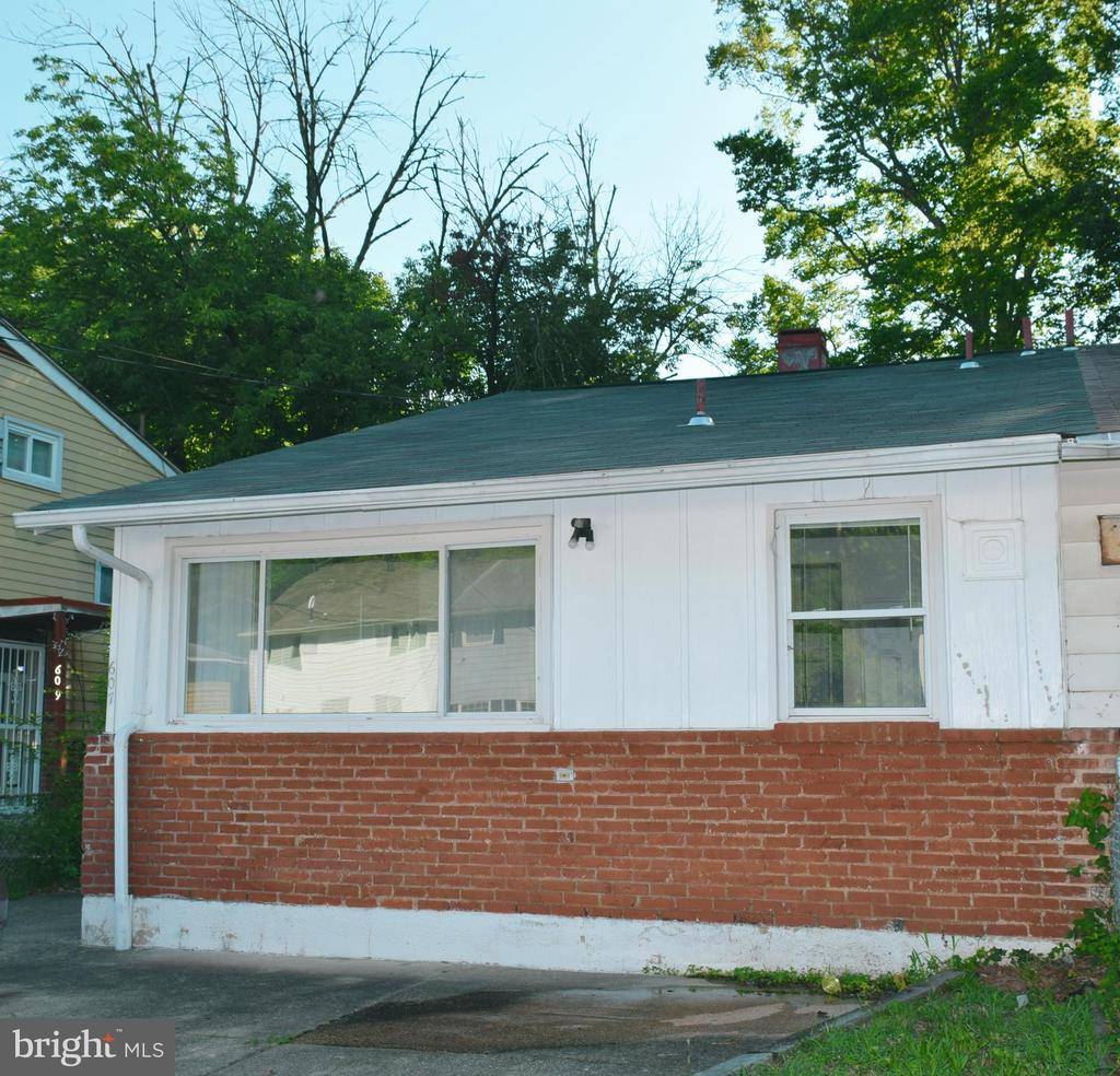 Capitol Heights, MD 20743,607 BIRCHLEAF AVE