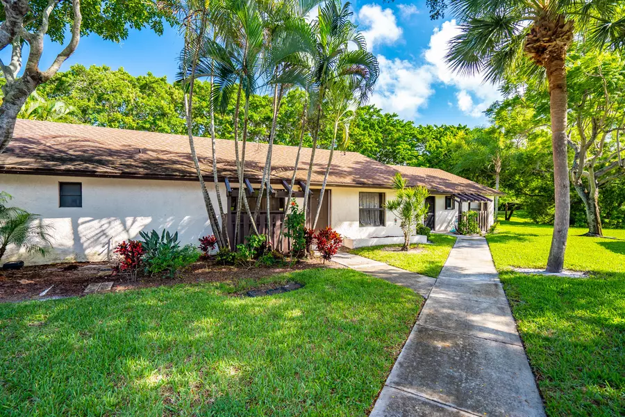 67 Via De Casas Norte, Boynton Beach, FL 33426