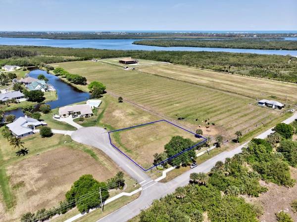 6910 28th CT,  Vero Beach,  FL 32967