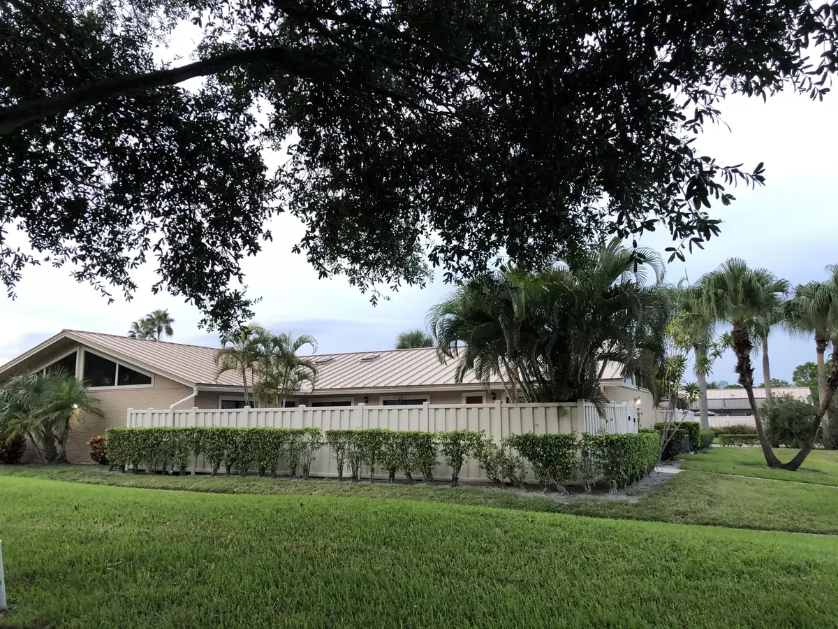 Palm Beach Gardens, FL 33418,5601 Eagle Lake DR