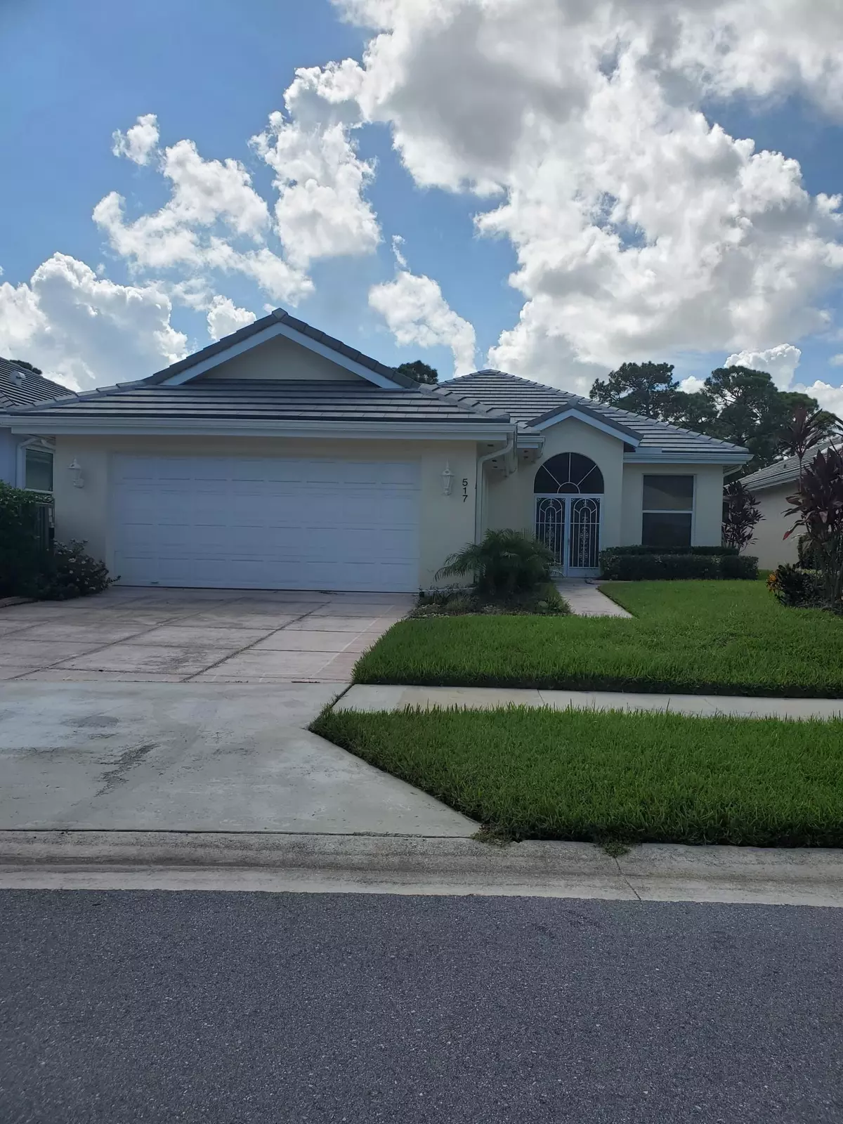 Port Saint Lucie, FL 34986,517 SW Hampton CT