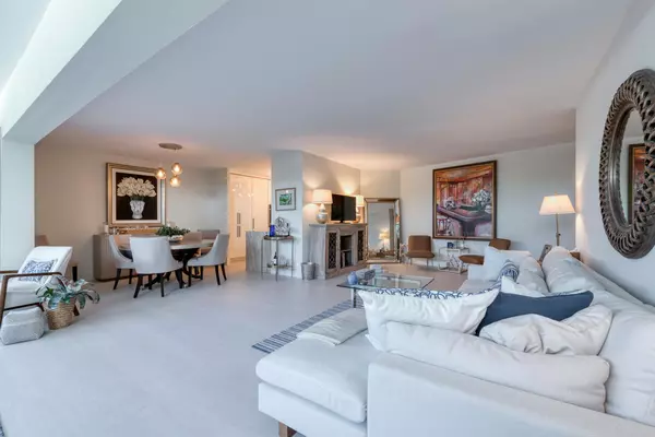 Palm Beach, FL 33480,44 Cocoanut Row 123b