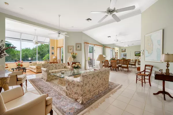 Vero Beach, FL 32963,240 S Peppertree LN 9