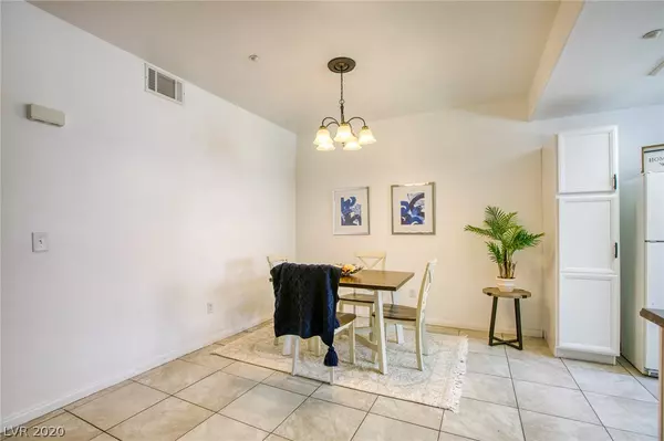 Henderson, NV 89052,830 Carnegie Street #211