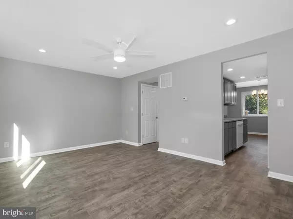 Sterling, VA 20164,210 GILES PL #7