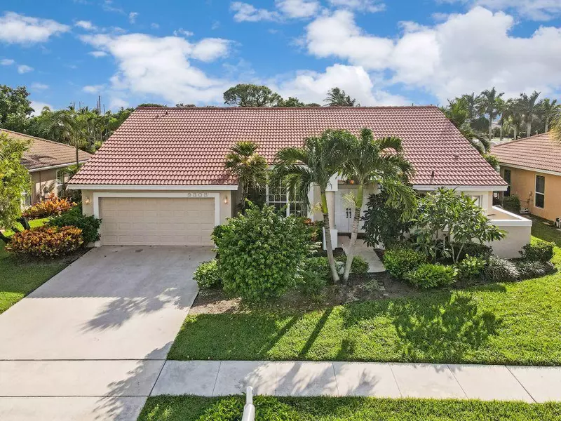 9308 Lakeside LN, Boynton Beach, FL 33437