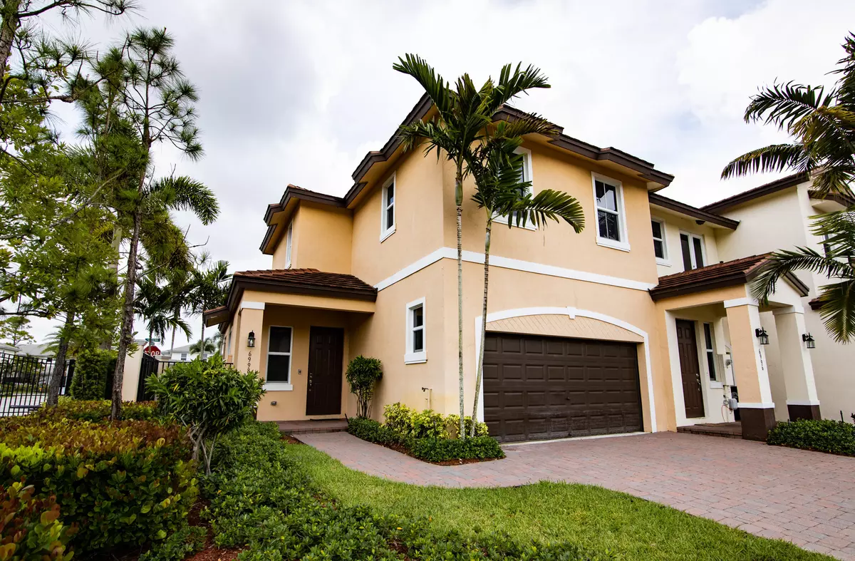 Coconut Creek, FL 33073,6998 Long Pine CIR