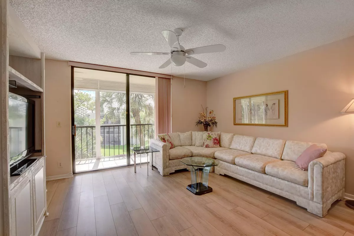 Delray Beach, FL 33484,5370 Las Verdes CIR 301