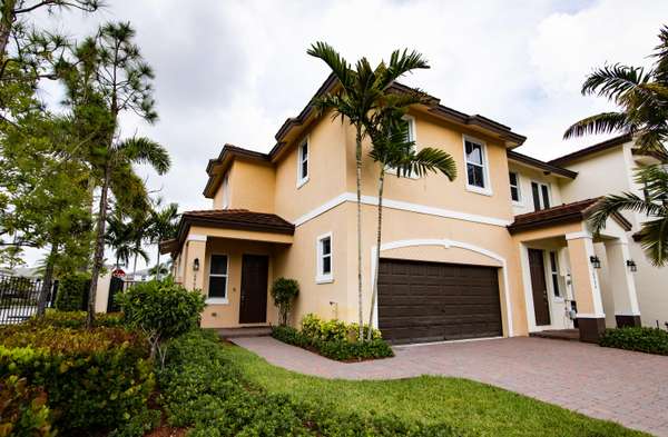 6998 Long Pine CIR,  Coconut Creek,  FL 33073