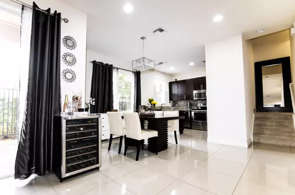 Coconut Creek, FL 33073,6998 Long Pine CIR