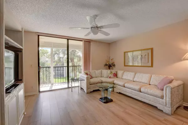 5370 Las Verdes CIR 301, Delray Beach, FL 33484