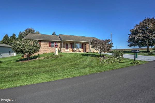 525 COLONIAL CRESCENT DR, Lititz, PA 17543