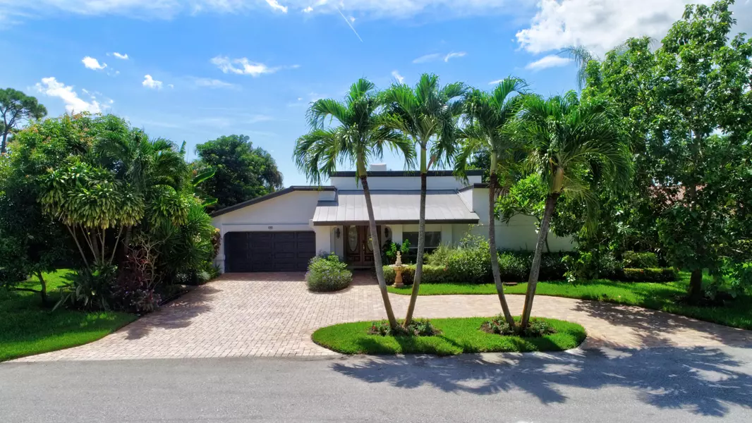 919 Foxpointe CIR, Delray Beach, FL 33445