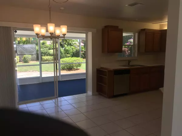 Tequesta, FL 33469,19324 Caribbean CT