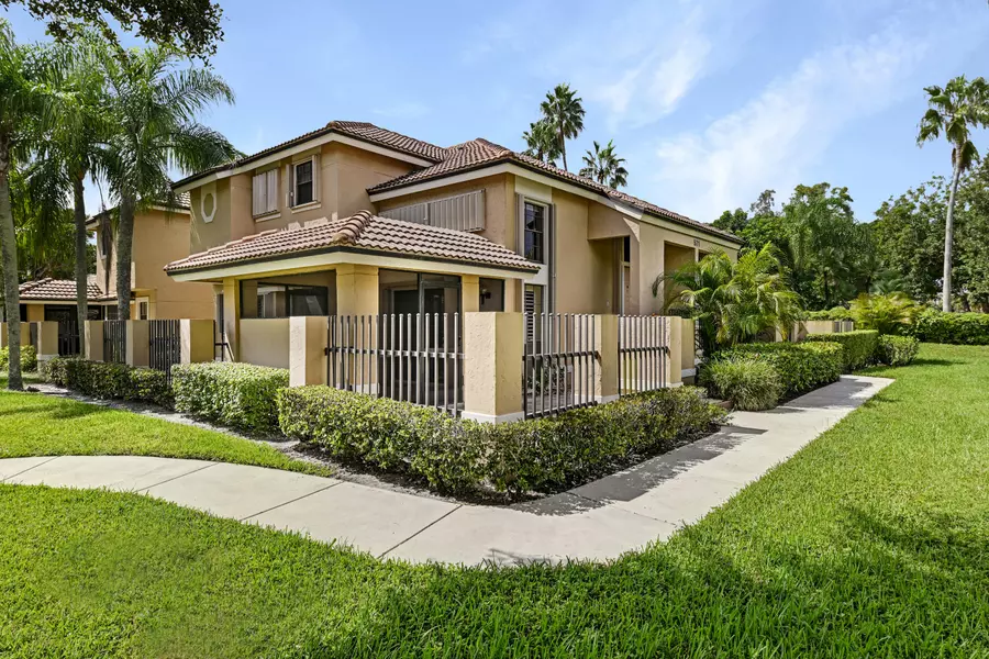 571 Prestwick CIR 1, Palm Beach Gardens, FL 33418