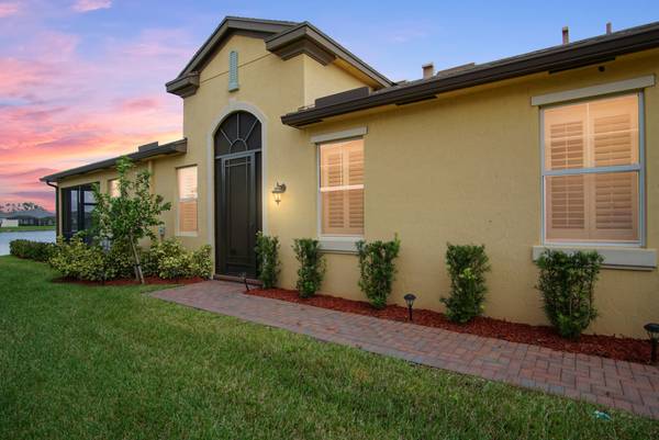 11087 SW Sunrise Lake DR, Port Saint Lucie, FL 34987