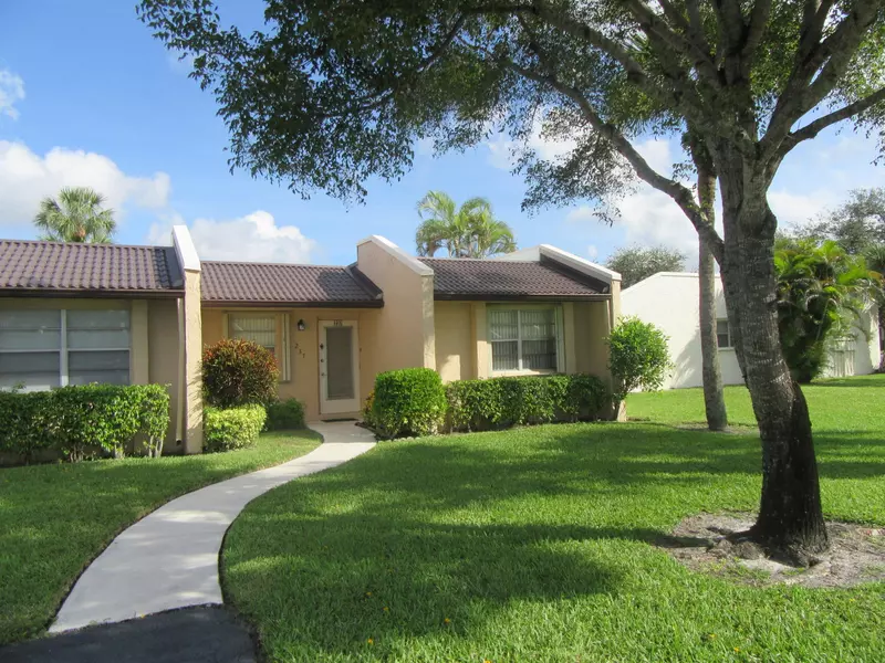 237 Lake Meryl DR, West Palm Beach, FL 33411