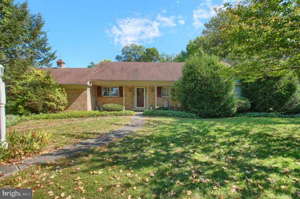 20 W LAWN CIR, Lemoyne, PA 17043