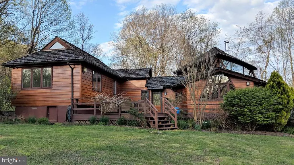 25 MOON RD, Sperryville, VA 22740