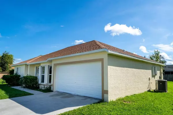 Port Saint Lucie, FL 34983,451 SW Doreen ST